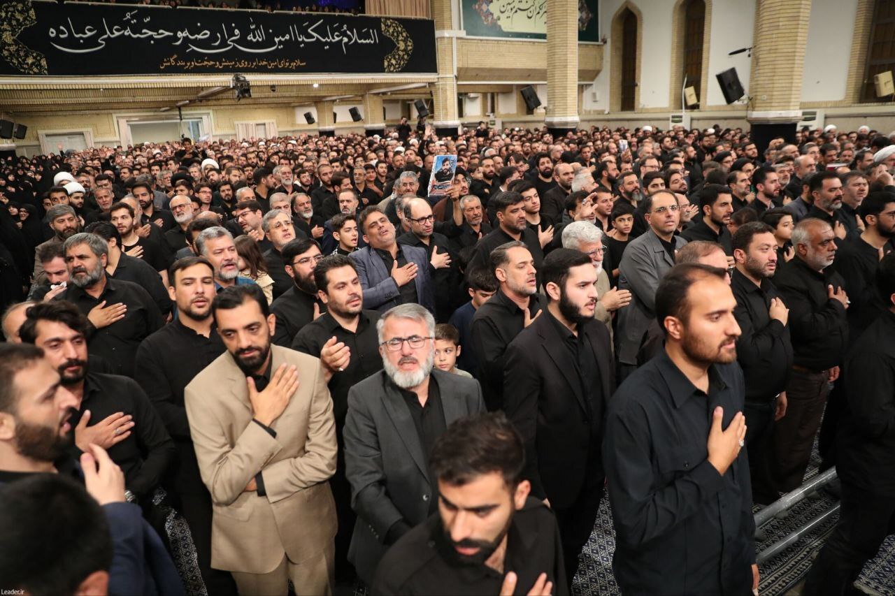 حاشیه نگاری عقیق از مراسم روضه شهادت امام رضا (ع) در حسینیه امام خمینی (ره)/ حرفهای ترين مستمعين ايران حاشیه نگاری عقیق از مراسم روضه شهادت امام رضا (ع) در حسینیه امام خمینی (ره)/ حرفهای ترين مستمعين ايران