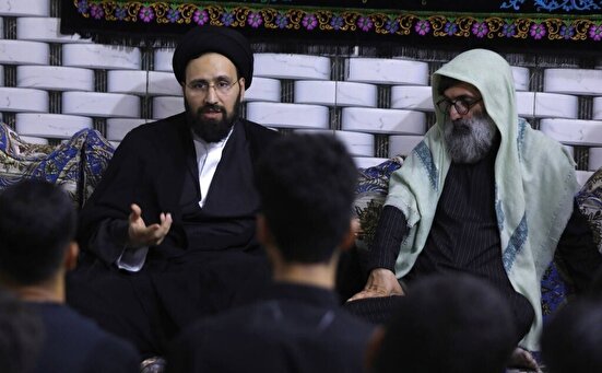 حجت الاسلام سیدعلی خمینی: ما باید امام حسین(ع) را چراغ هدایت بدانیم