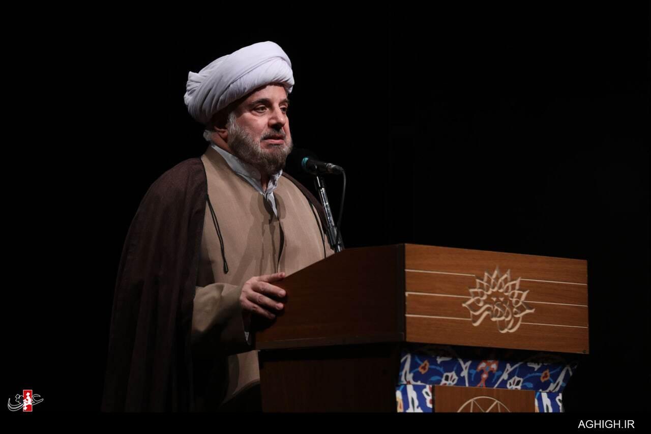 علی انسانی شعر آیینی را رفعت داد